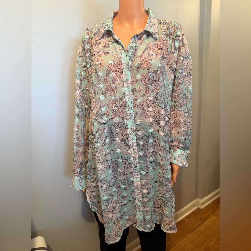Cupid Floral Button-Up blouse